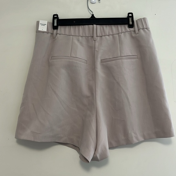 Abercrombie Ultra High Rise Tailored Shorts - Light Taupe, Large - Picture 2 of 10